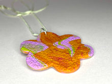 Load image into Gallery viewer, Groovy Flower Necklace
